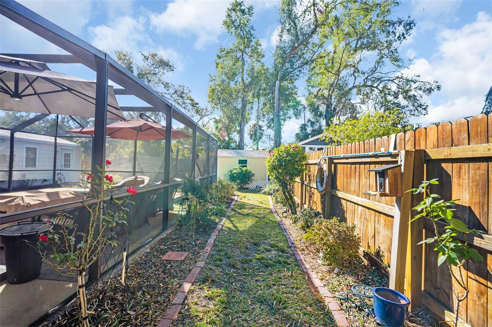 Listing photo id 23 for 903 Mcberry Street