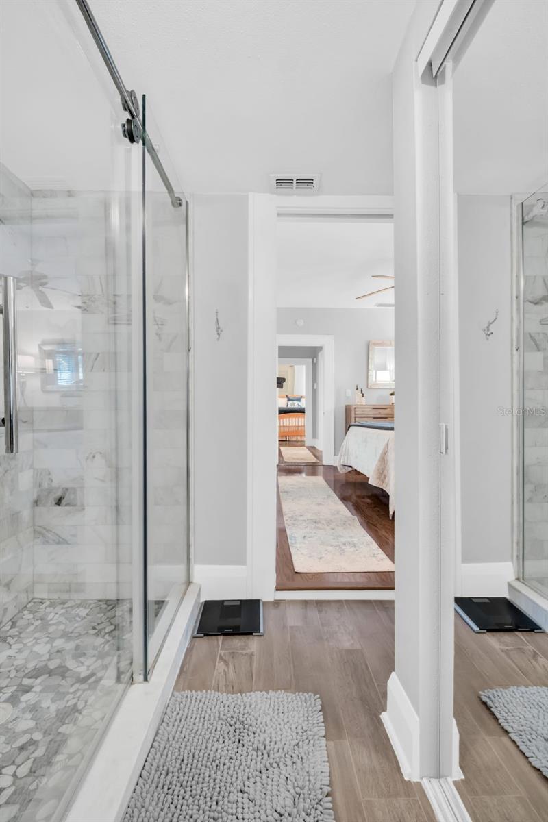 Listing photo id 25 for 903 Mcberry Street