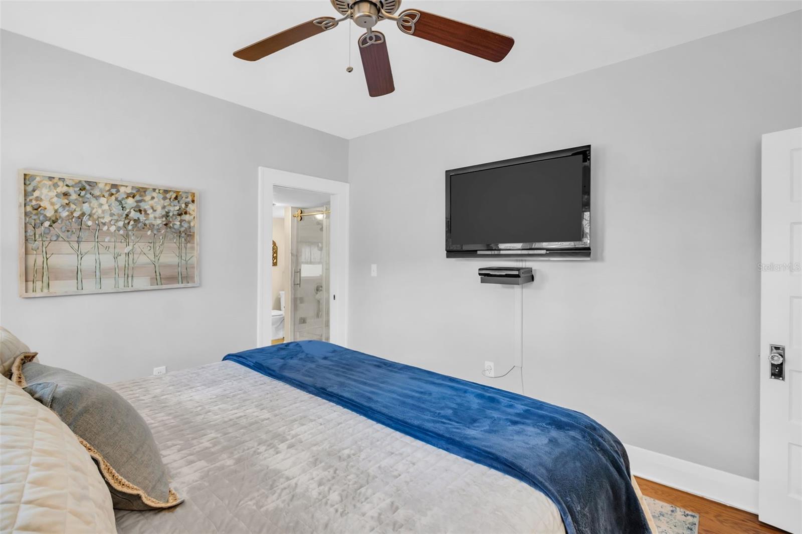 Listing photo id 27 for 903 Mcberry Street