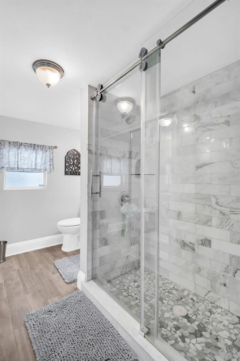 Listing photo id 30 for 903 Mcberry Street