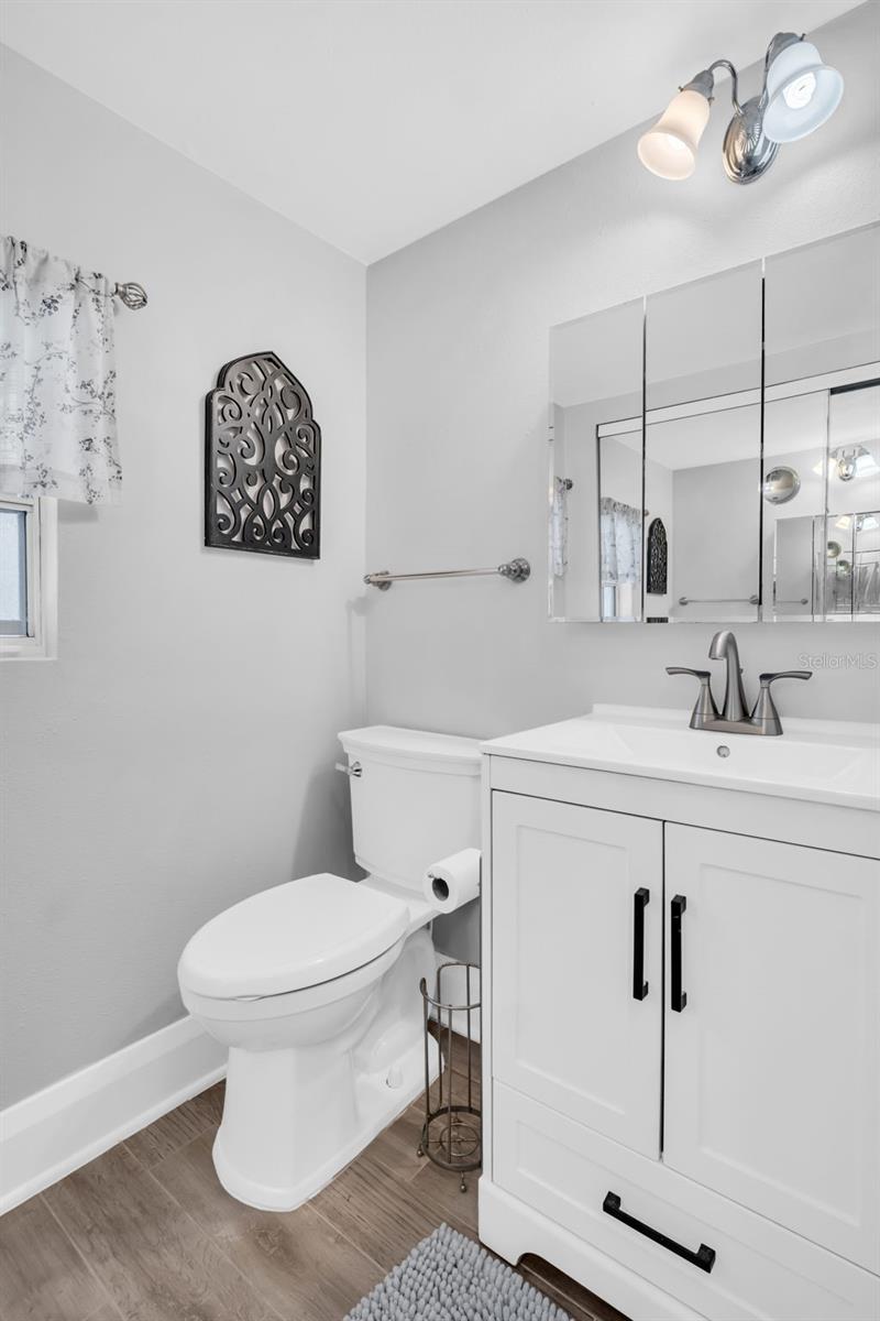 Listing photo id 31 for 903 Mcberry Street