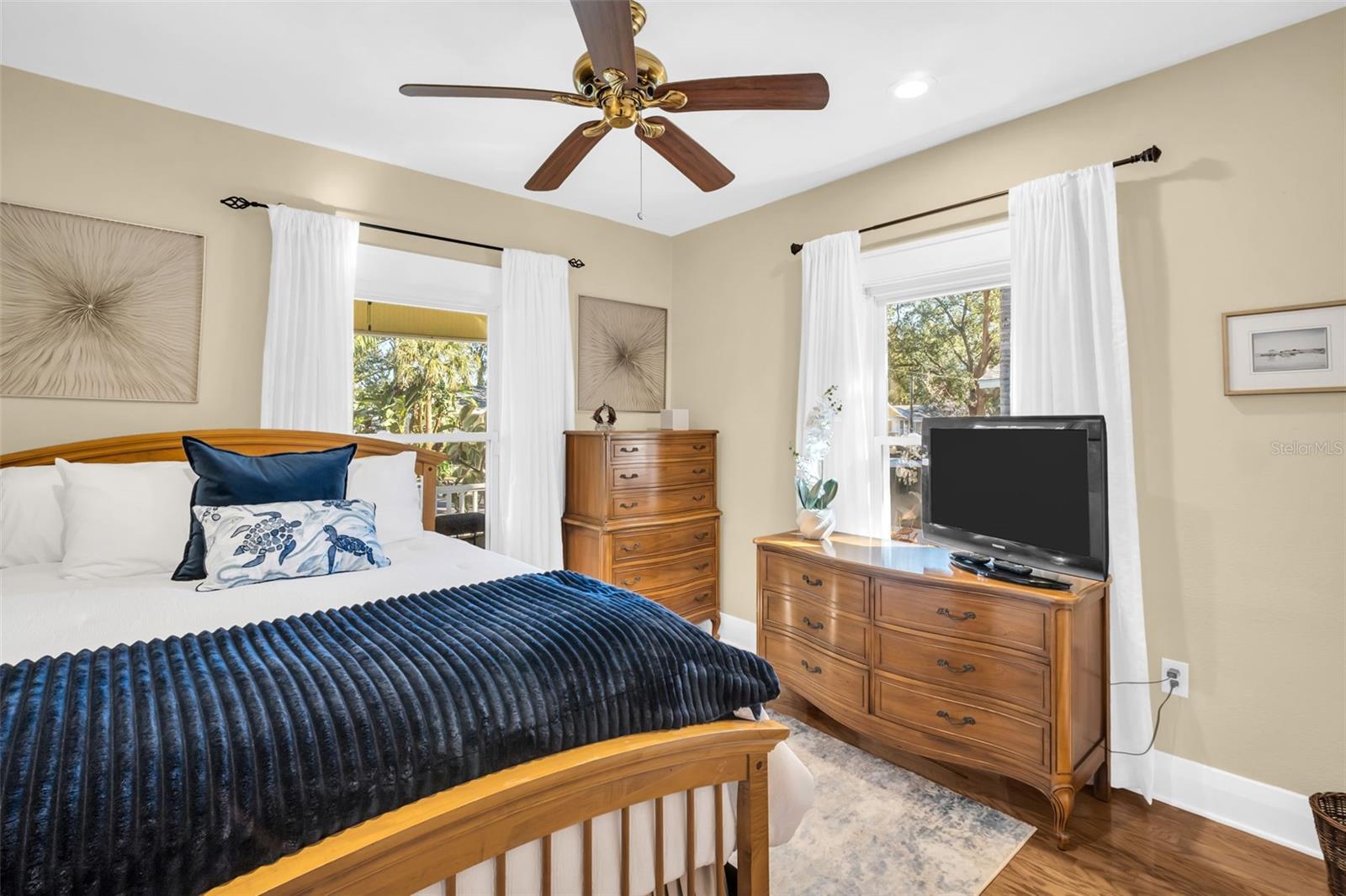 Listing photo id 33 for 903 Mcberry Street