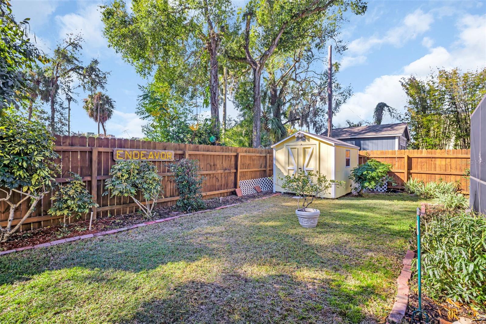 Listing photo id 34 for 903 Mcberry Street