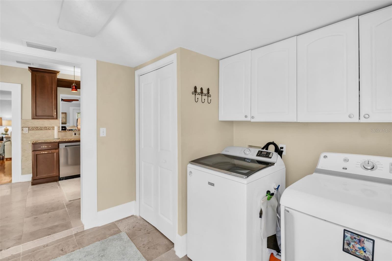 Listing photo id 37 for 903 Mcberry Street