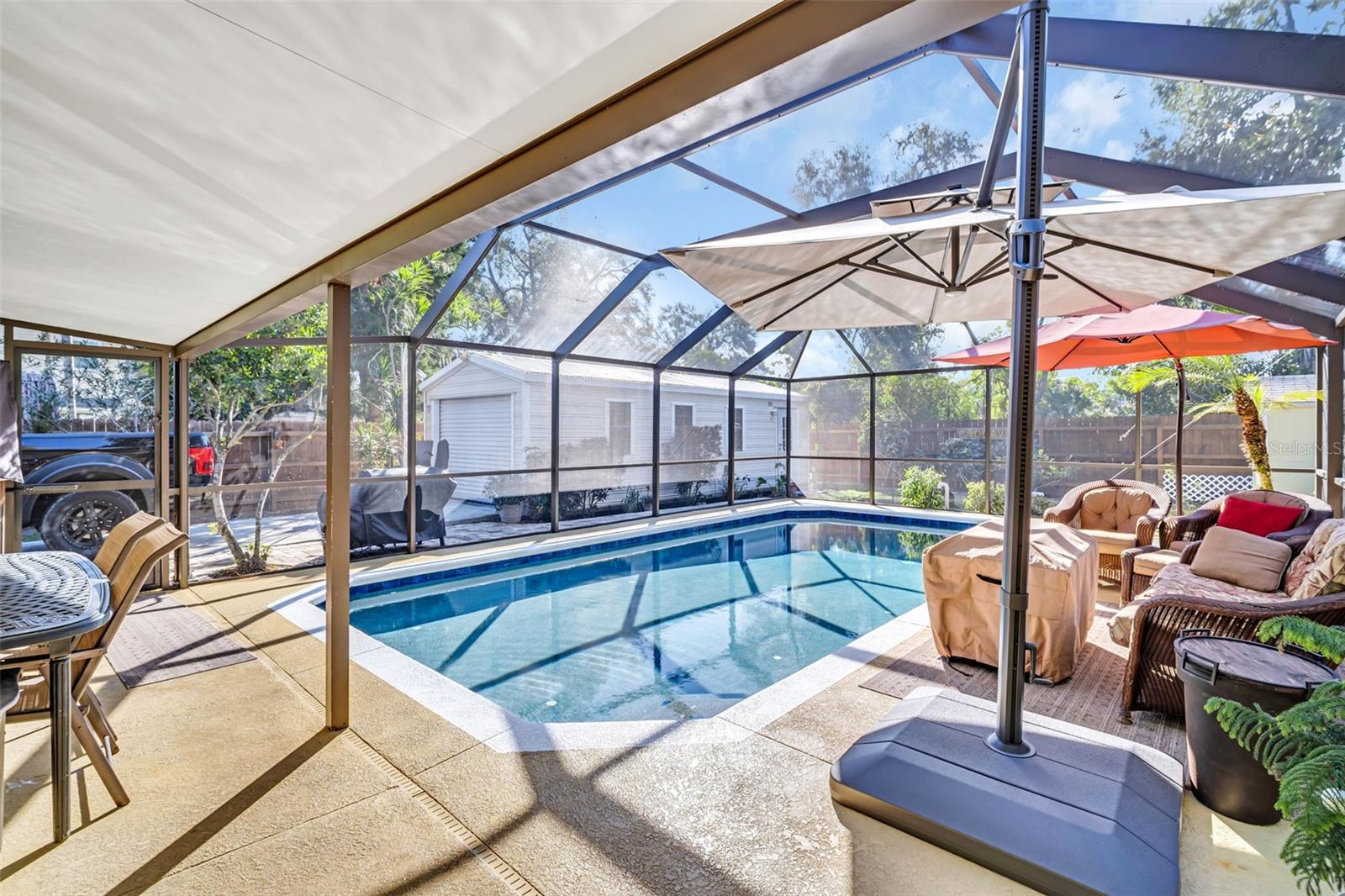 Listing photo id 38 for 903 Mcberry Street