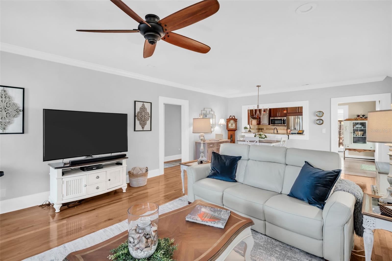 Listing photo id 4 for 903 Mcberry Street