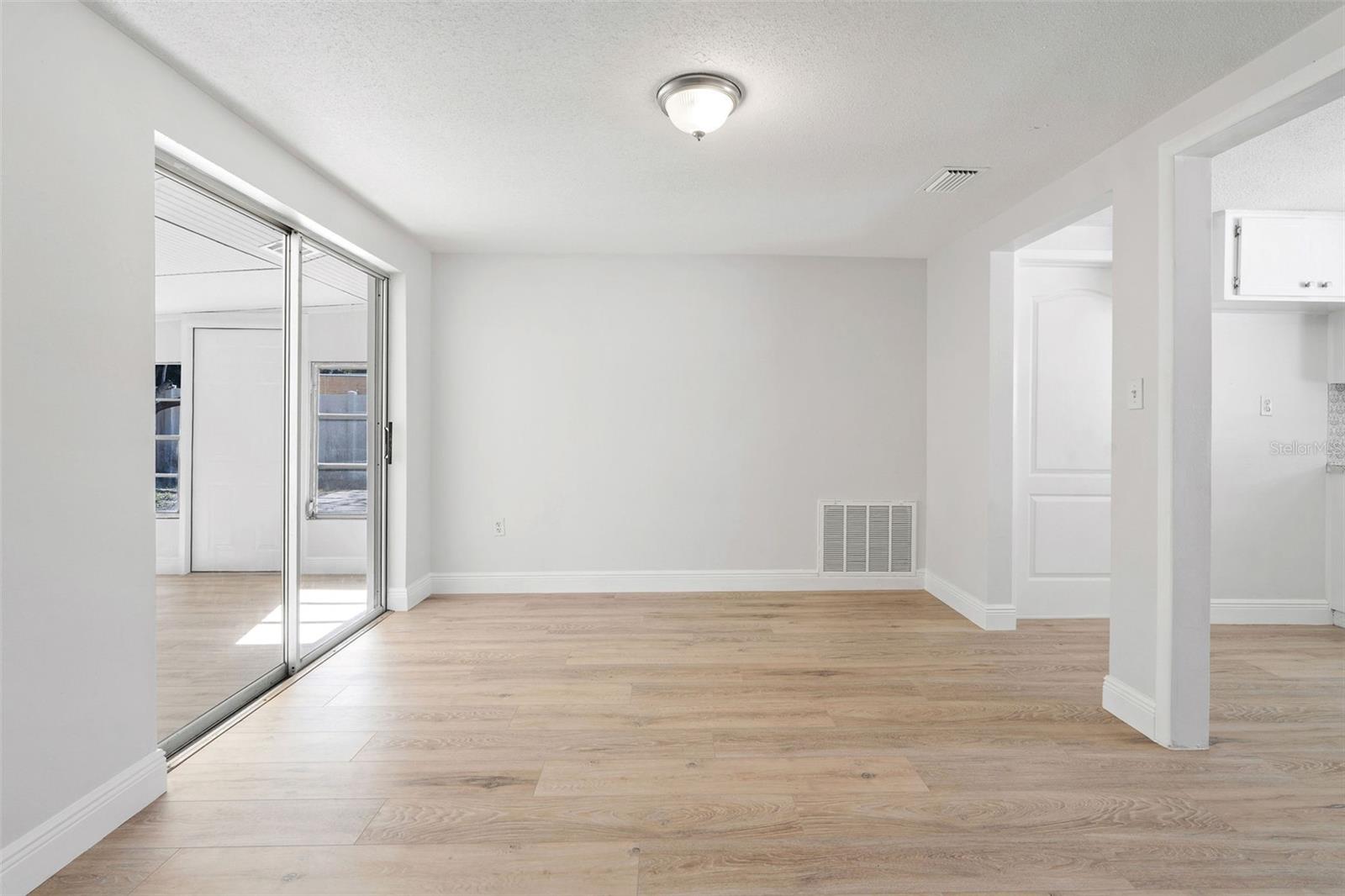 Image 10 of 33 For 10536 Laburnum Drive