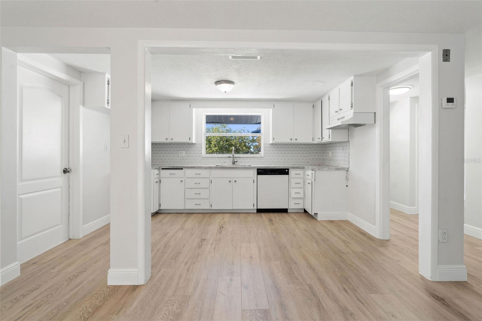 Image 13 of 33 For 10536 Laburnum Drive