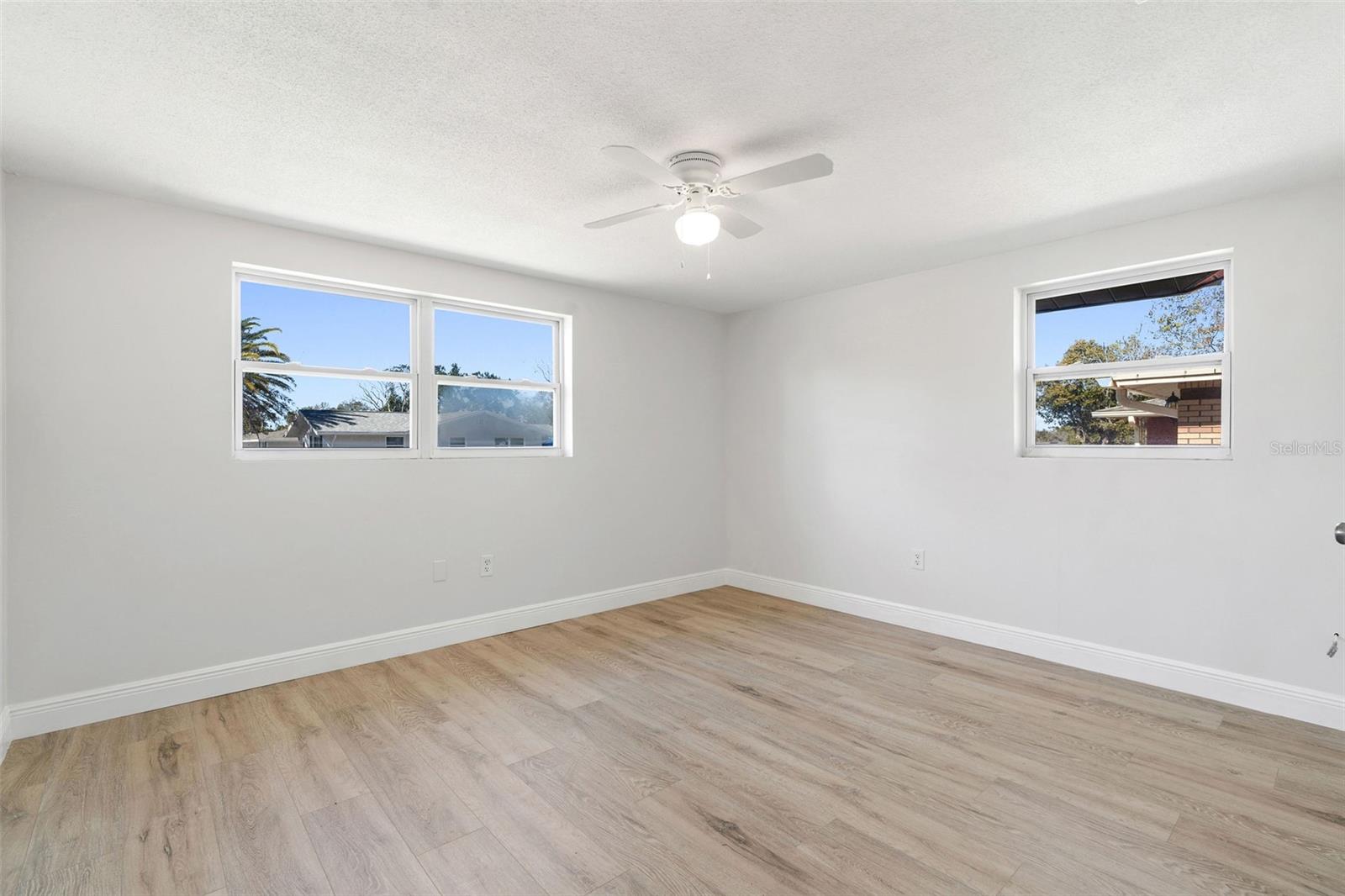 Image 16 of 33 For 10536 Laburnum Drive