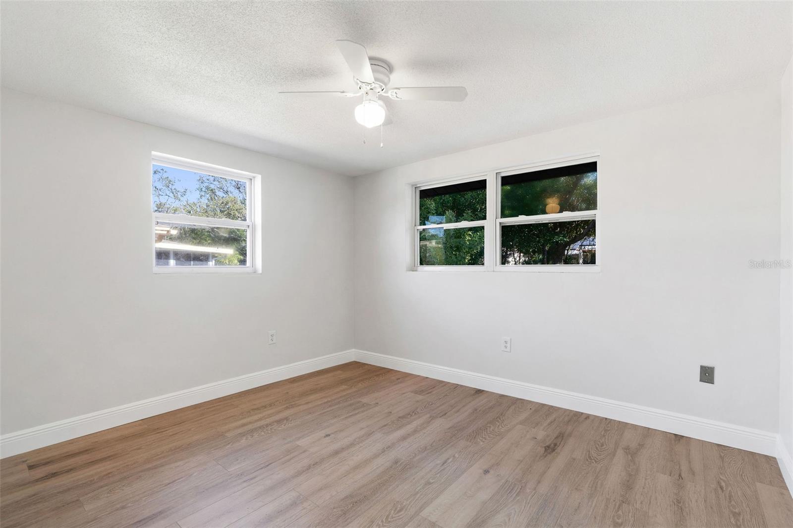 Image 19 of 33 For 10536 Laburnum Drive