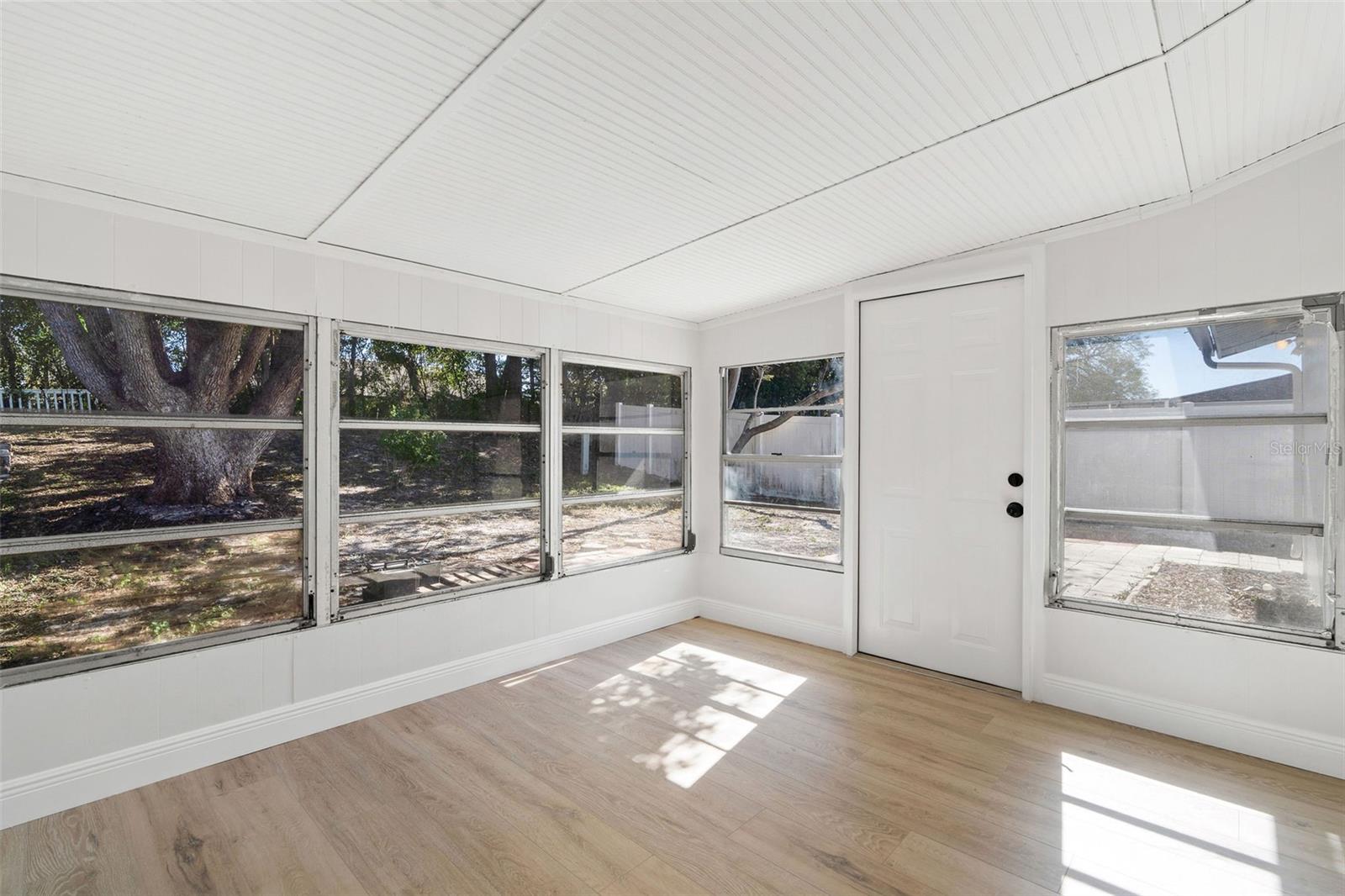 Image 22 of 33 For 10536 Laburnum Drive