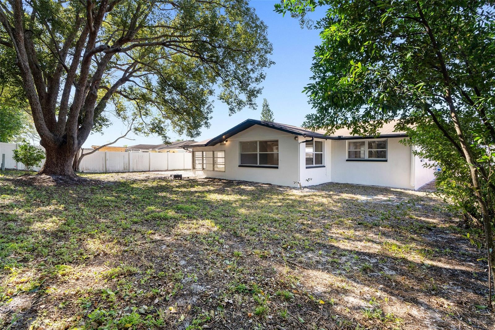 Image 26 of 33 For 10536 Laburnum Drive