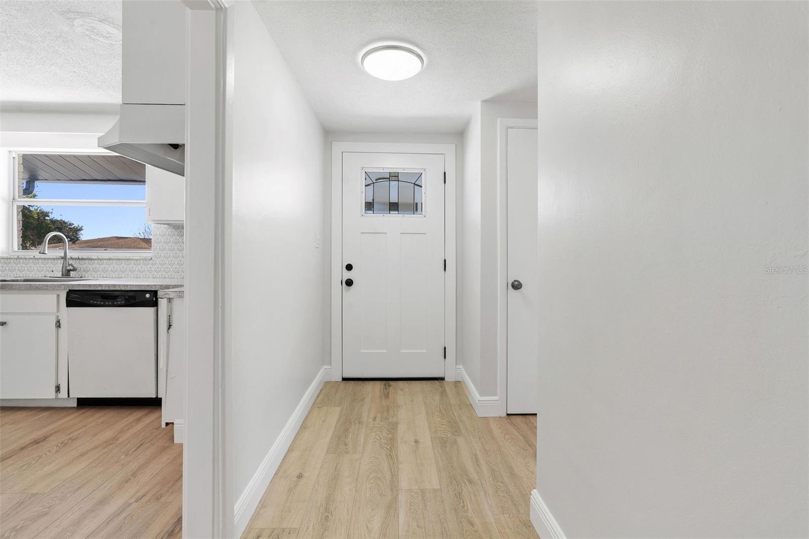 Image 5 of 33 For 10536 Laburnum Drive