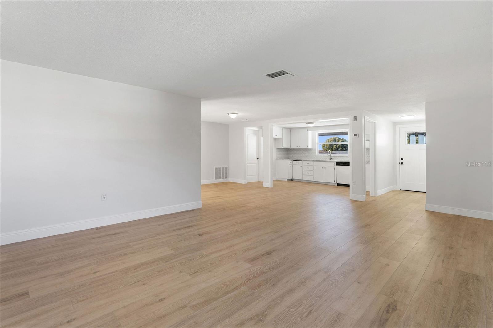 Image 8 of 33 For 10536 Laburnum Drive