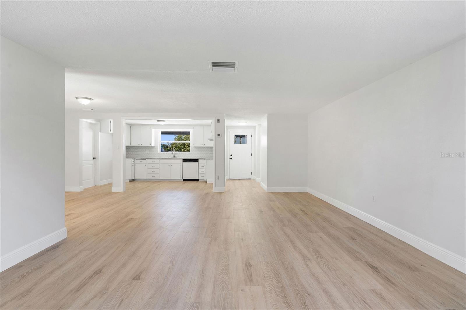 Image 9 of 33 For 10536 Laburnum Drive