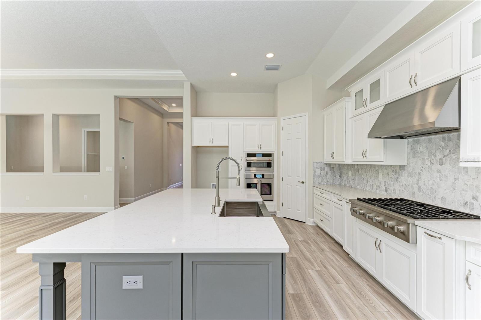 Listing photo id 11 for 15014 Rider Pass Drive