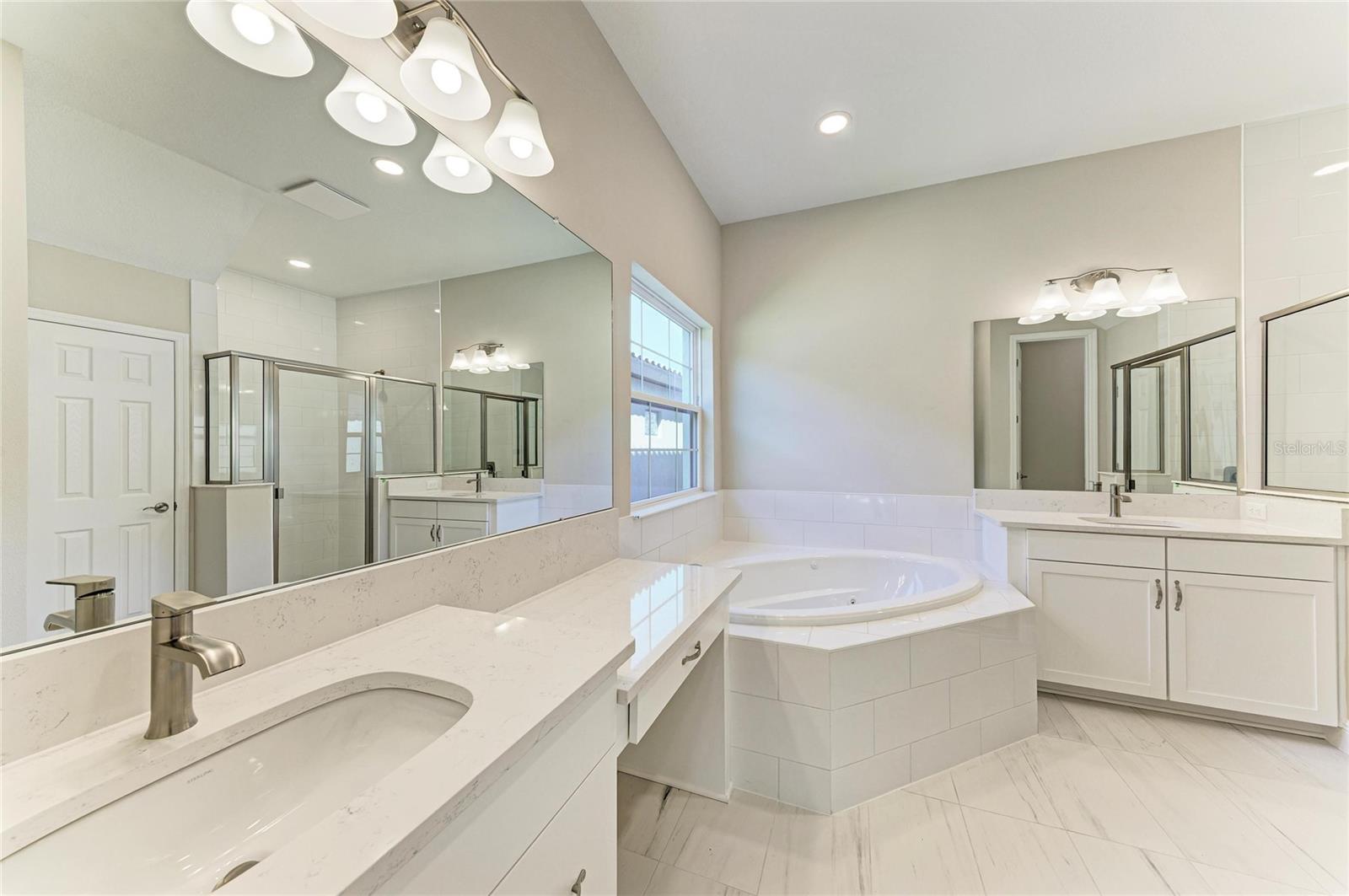 Listing photo id 5 for 15014 Rider Pass Drive