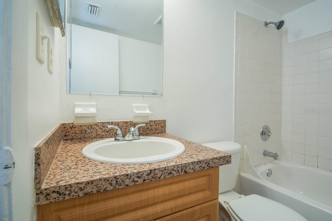 Image 11 of 24 For 5221 Bayshore Boulevard 32