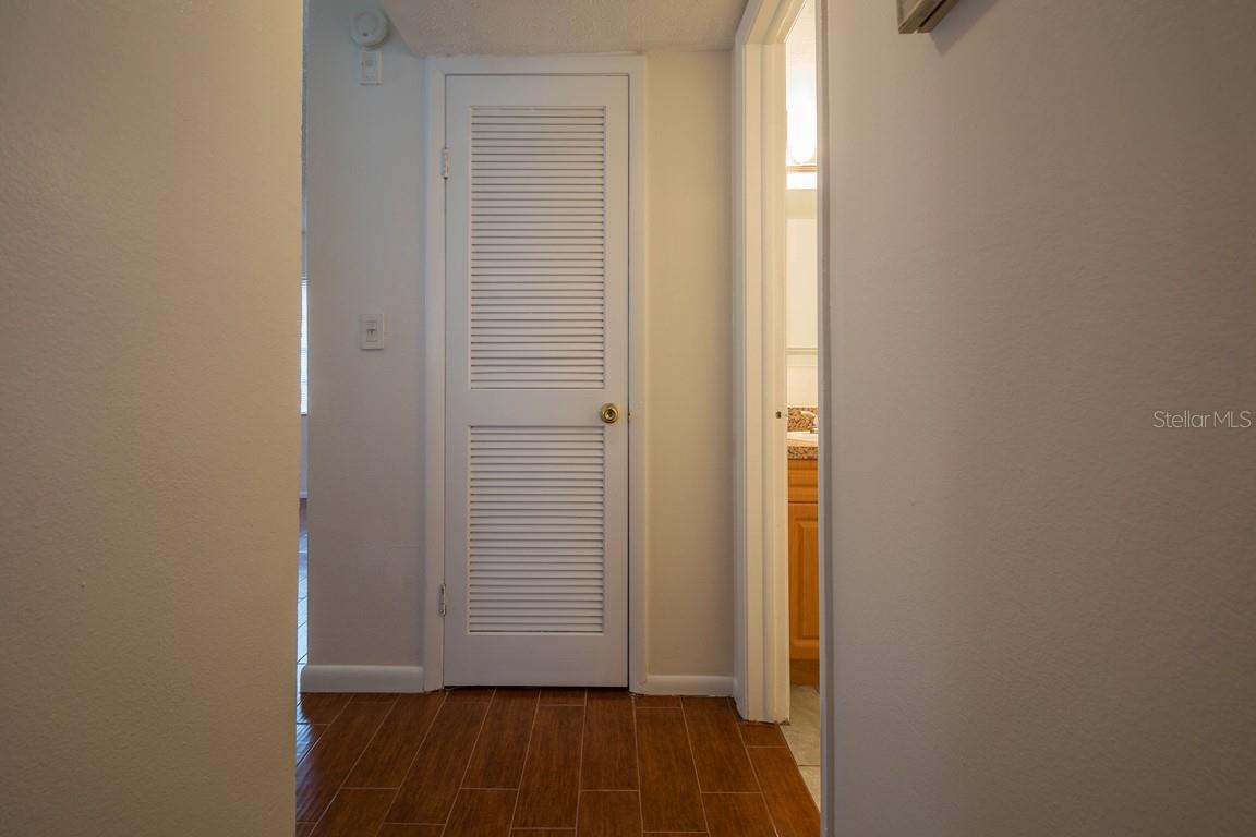 Image 16 of 24 For 5221 Bayshore Boulevard 32