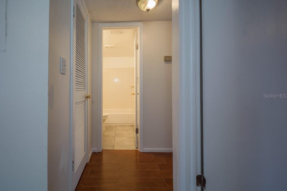 Image 17 of 24 For 5221 Bayshore Boulevard 32