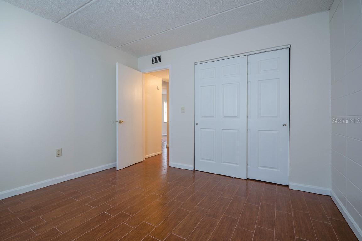 Image 8 of 24 For 5221 Bayshore Boulevard 32