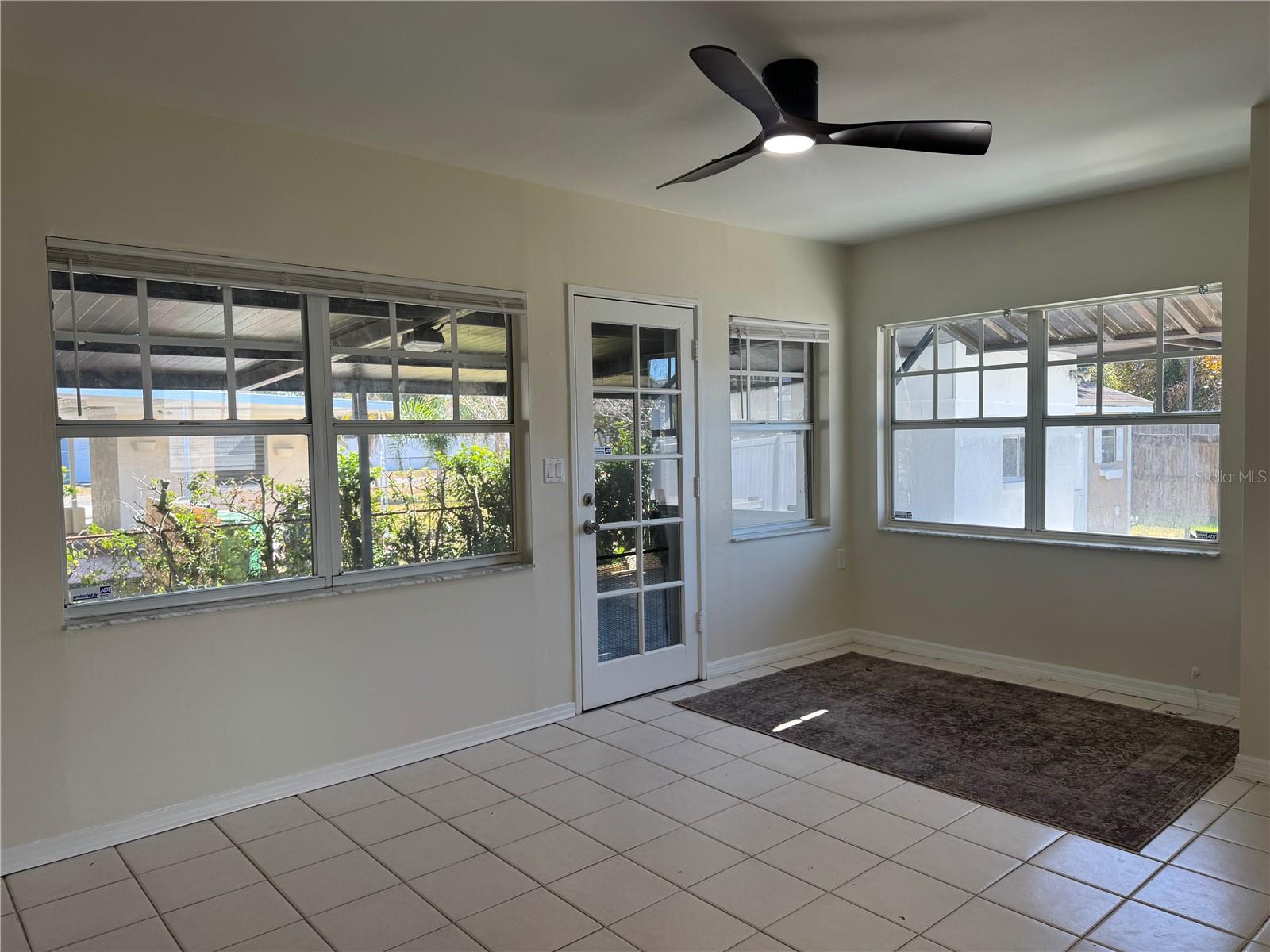 Image 14 of 39 For 804 Adalee Street