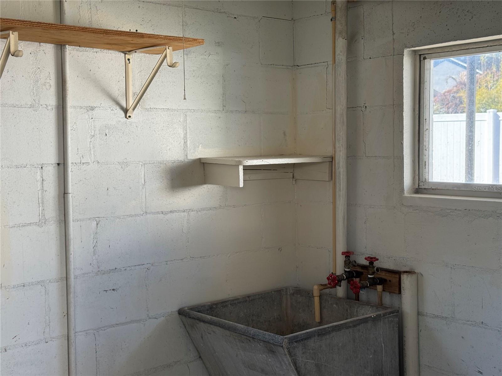 Image 32 of 39 For 804 Adalee Street