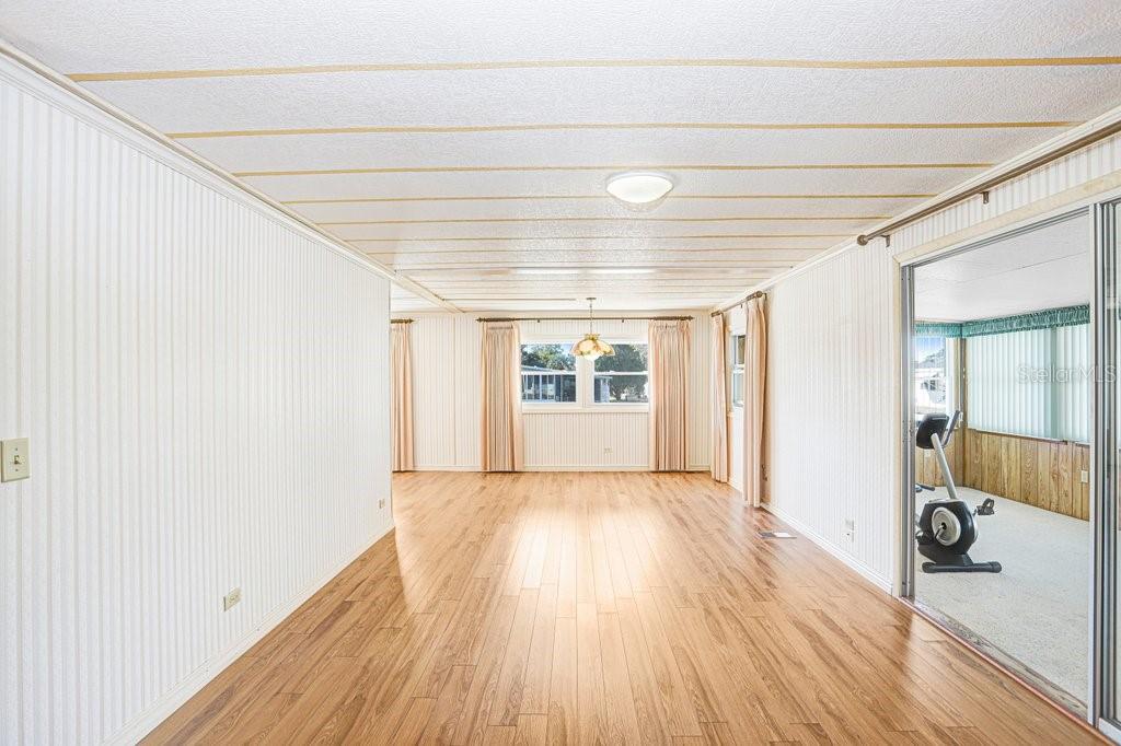 Image 12 of 41 For 14299 Nectarine Street