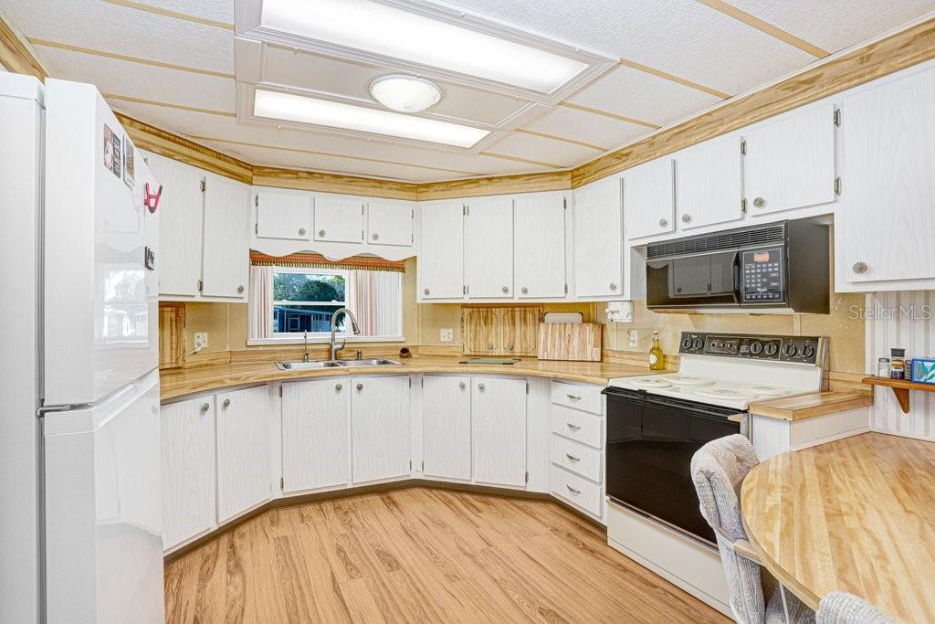 Image 17 of 41 For 14299 Nectarine Street