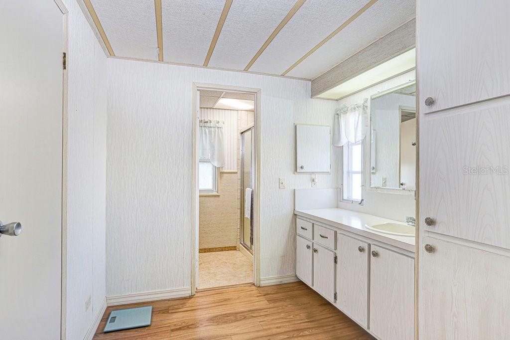 Image 23 of 41 For 14299 Nectarine Street