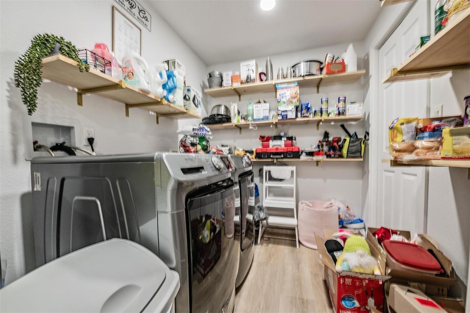 Listing photo id 11 for 7634 Judith Crescent