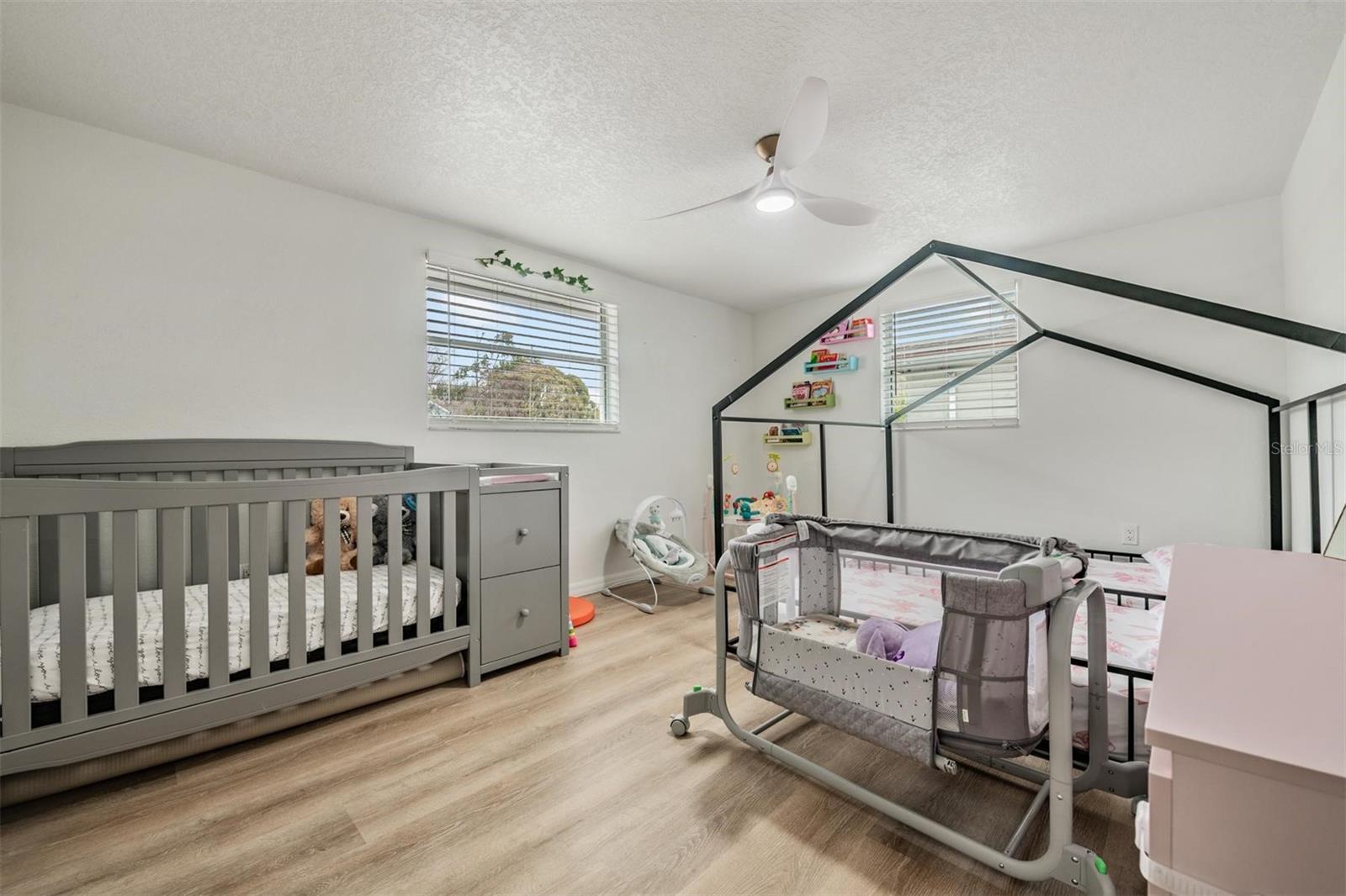 Listing photo id 23 for 7634 Judith Crescent