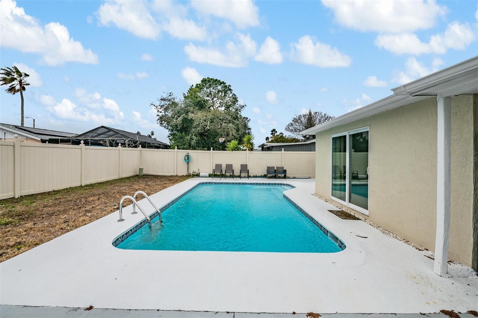 Listing photo id 24 for 7634 Judith Crescent