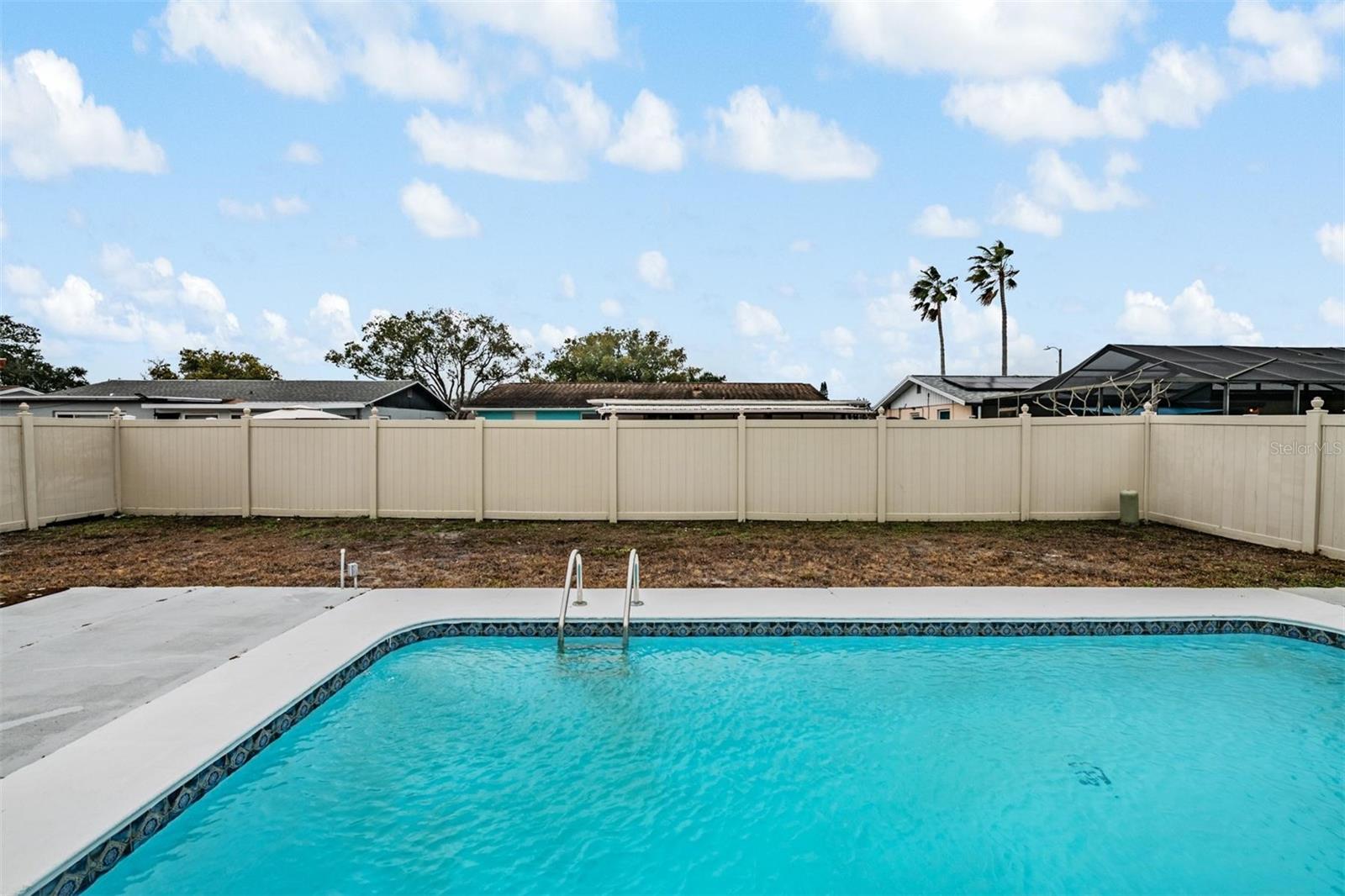 Listing photo id 25 for 7634 Judith Crescent