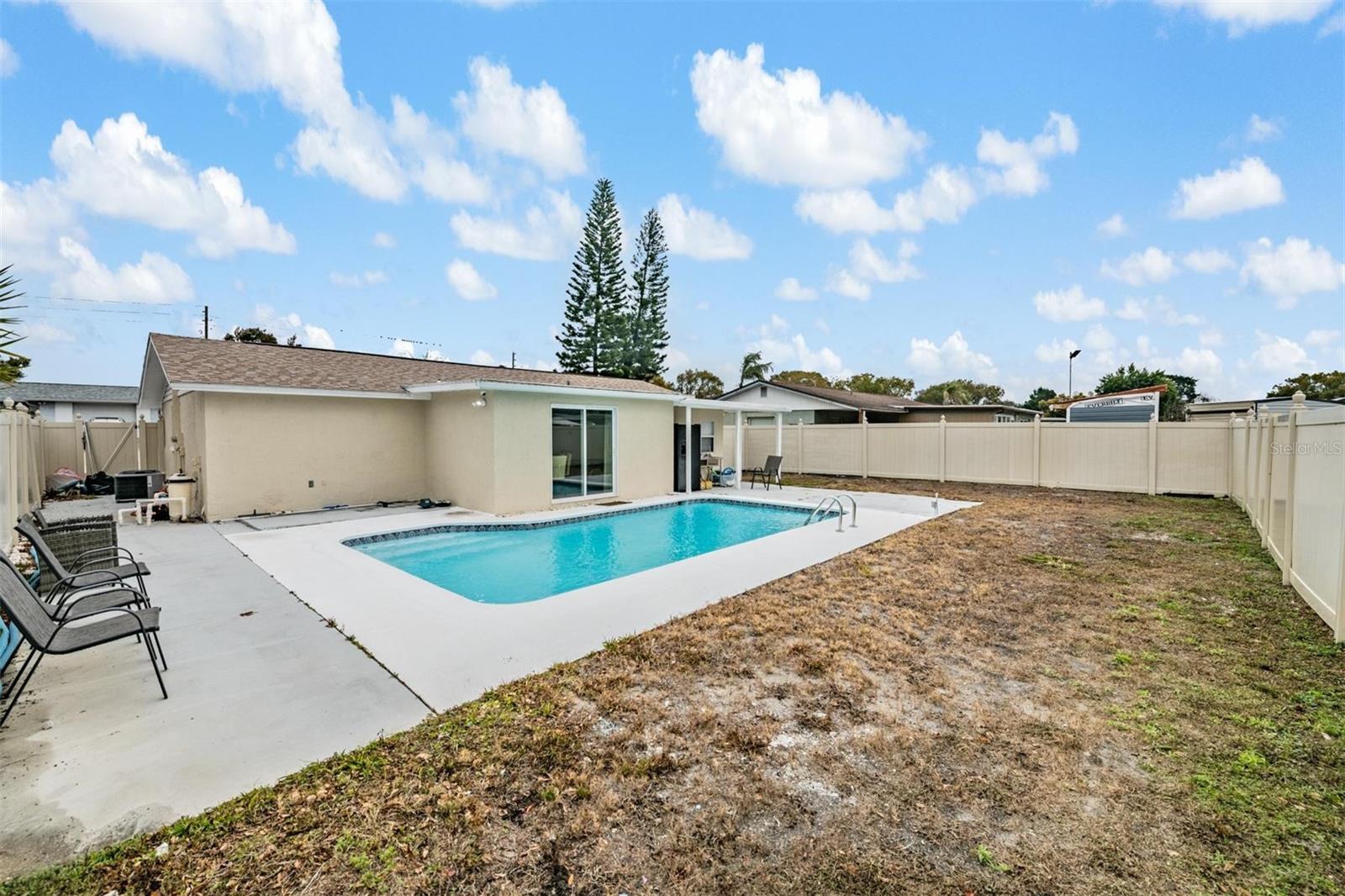 Listing photo id 27 for 7634 Judith Crescent