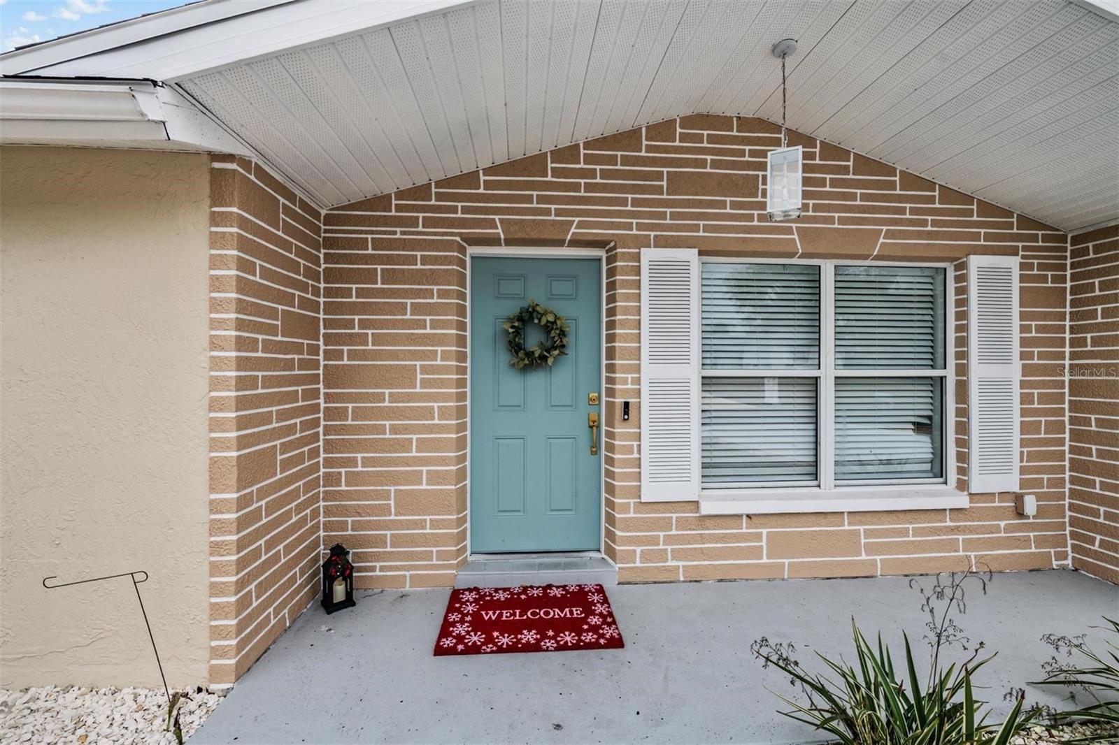 Listing photo id 1 for 7634 Judith Crescent