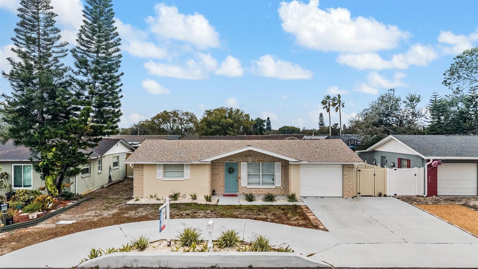 Listing photo id 30 for 7634 Judith Crescent