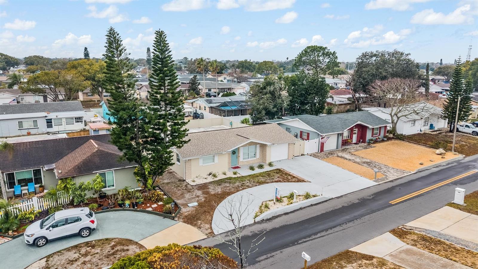 Listing photo id 31 for 7634 Judith Crescent