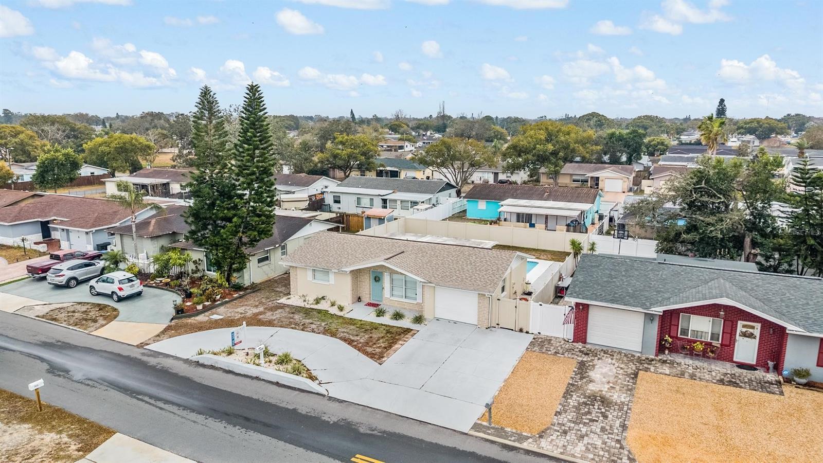 Listing photo id 33 for 7634 Judith Crescent