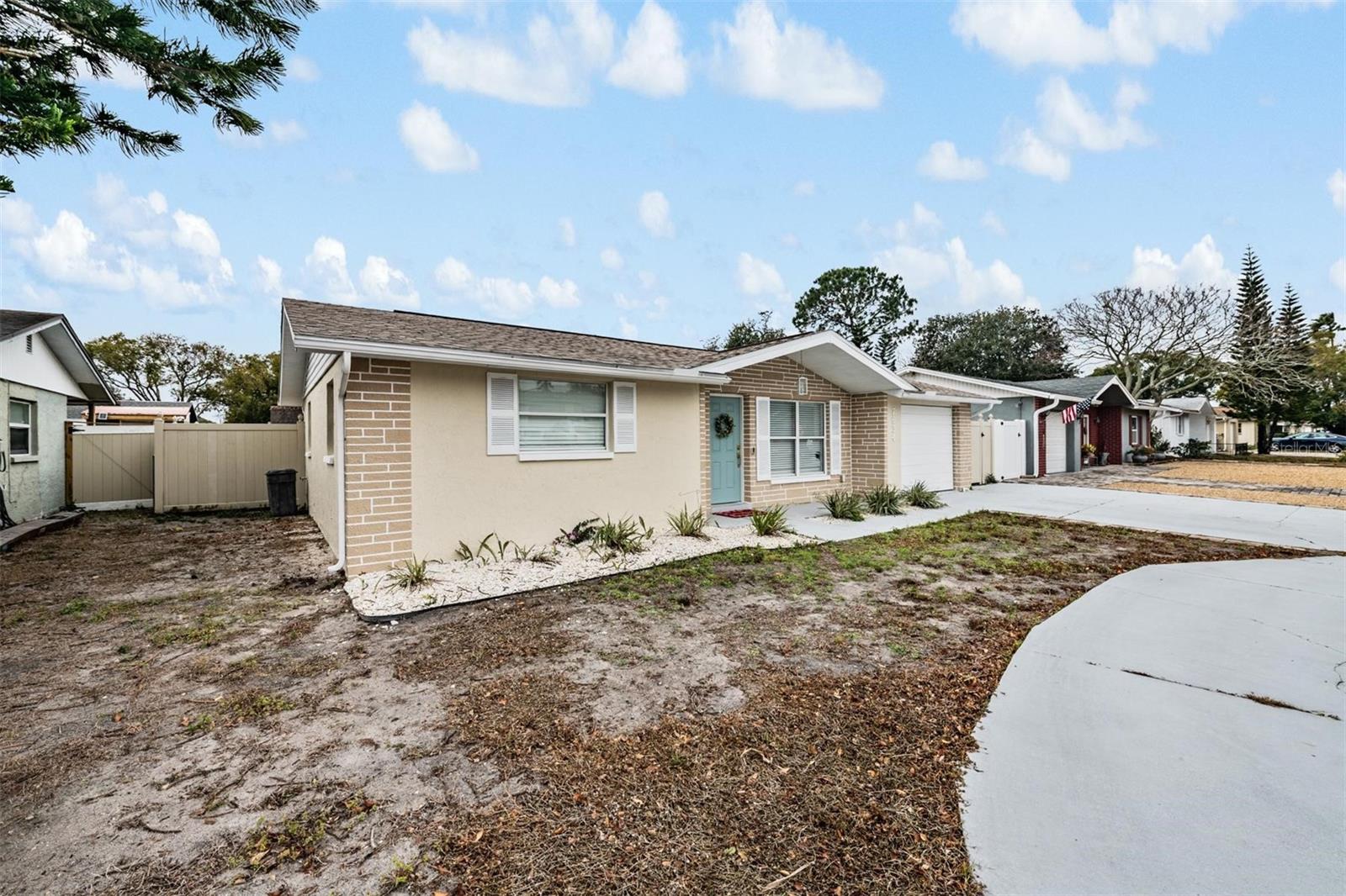 Listing photo id 37 for 7634 Judith Crescent