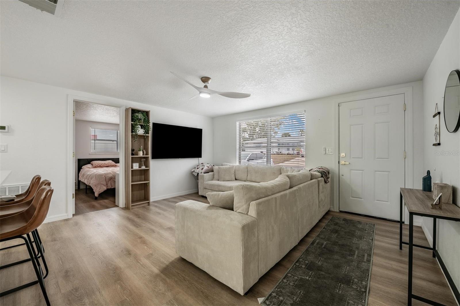 Listing photo id 2 for 7634 Judith Crescent