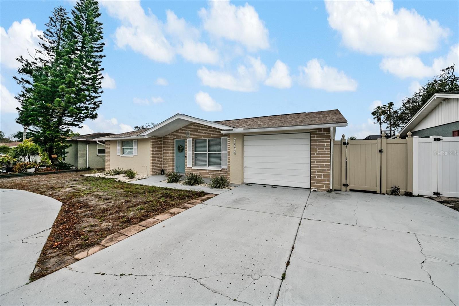 Listing photo id 38 for 7634 Judith Crescent
