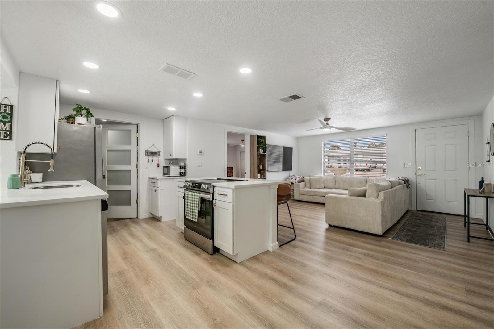 Listing photo id 5 for 7634 Judith Crescent