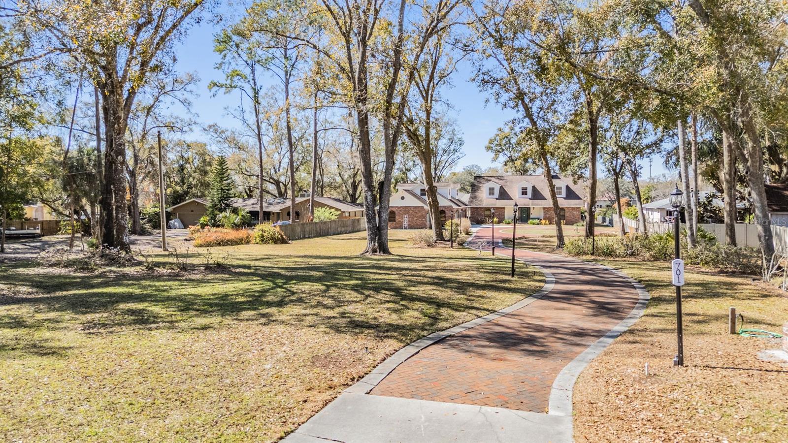 Image 16 of 77 For 701 Duque Road