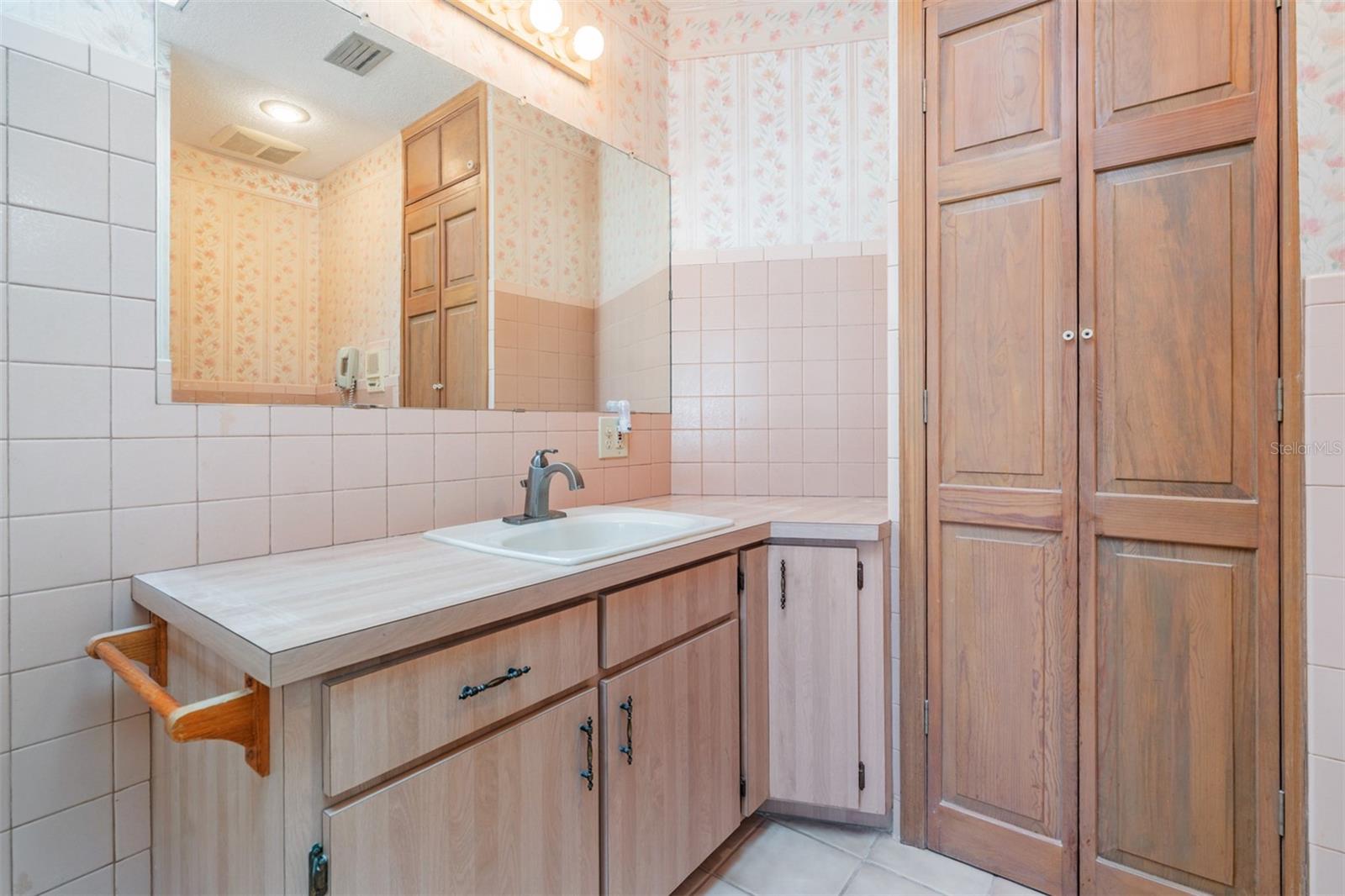 Image 21 of 77 For 701 Duque Road