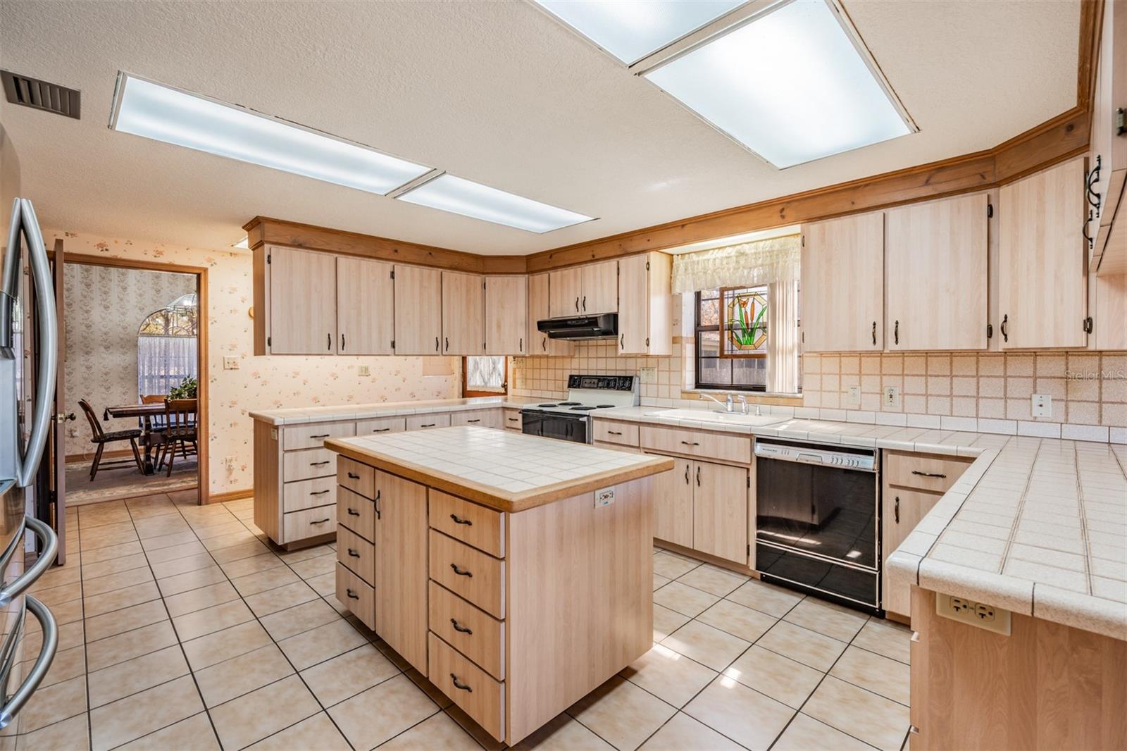 Image 28 of 77 For 701 Duque Road