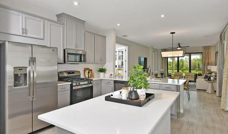 Image 6 of 20 For 13407 Commons Avenue