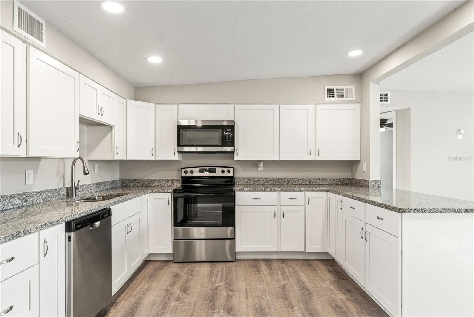 Image 14 of 18 For 11200 Harding Drive