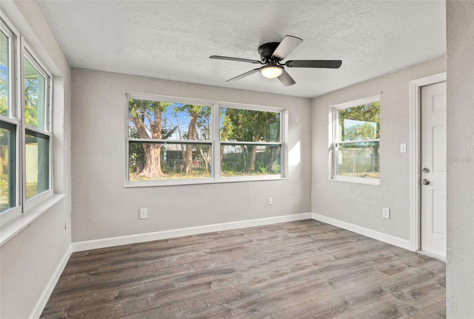 Image 16 of 18 For 11200 Harding Drive