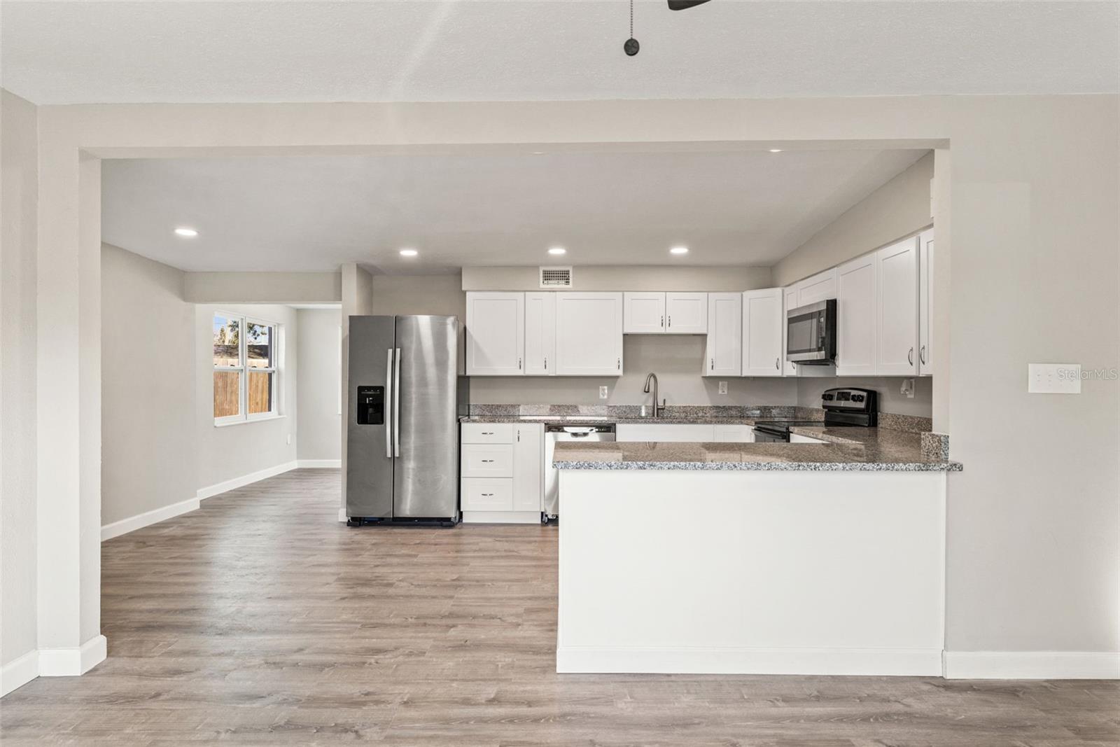 Image 4 of 18 For 11200 Harding Drive